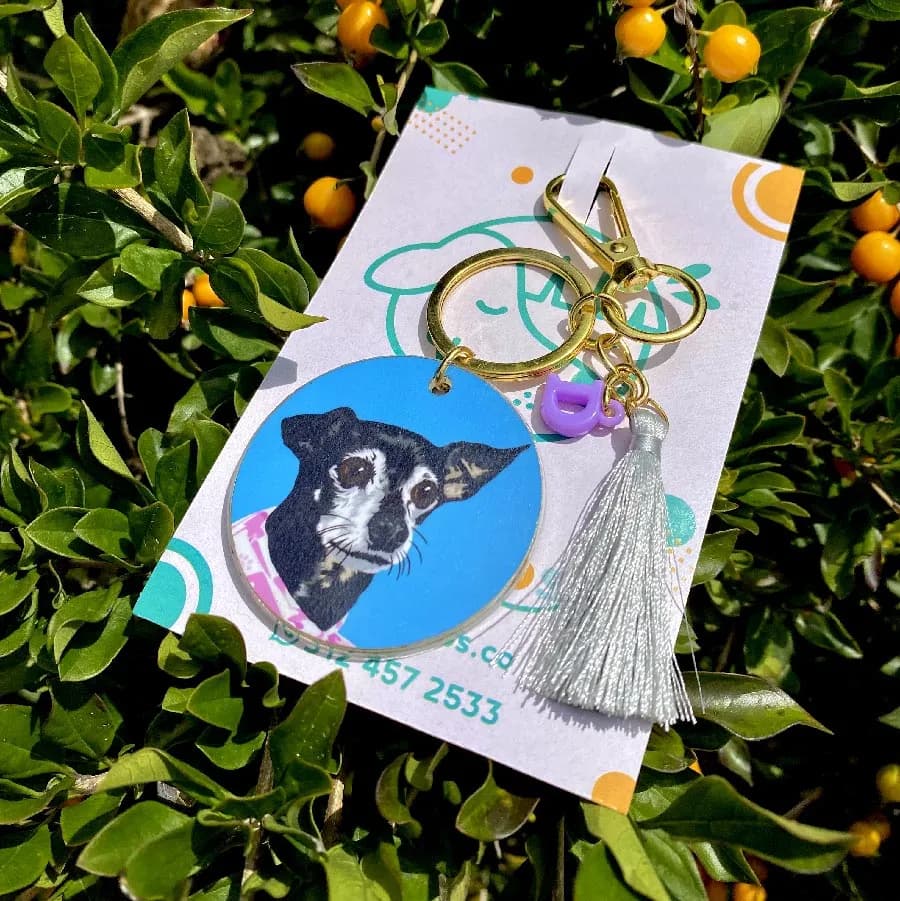 Llavero de acrílico con la ilustración de un perrito chihuahua